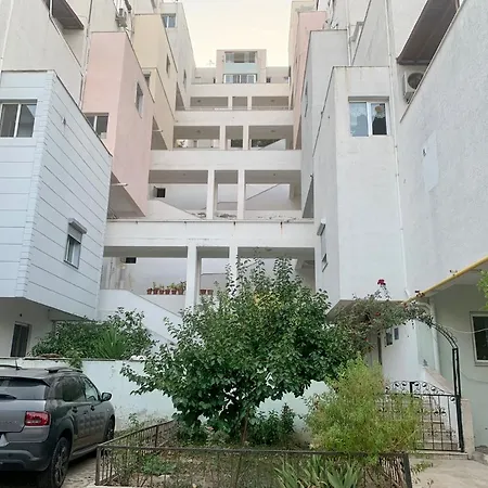 24/7 Security With Terrace דירה *