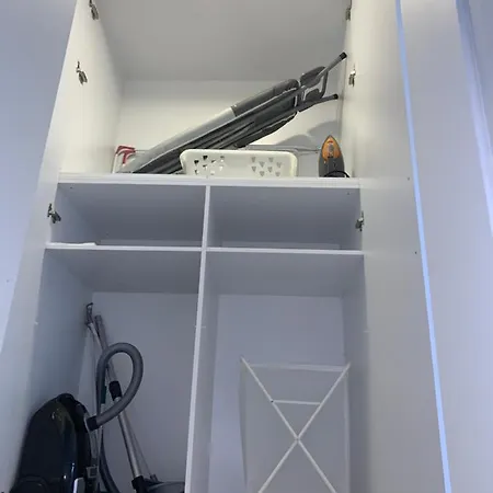 24/7 Security With Terrace דירה *